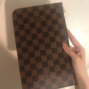 BRAND NEW Neverfull MM Damier Ebene Pouch/Wristlet